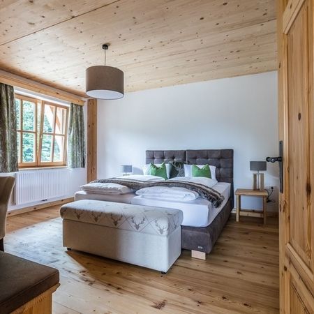 Gemütliches Schlafzimmer mit Doppelbett im Appartement Linke Leitn