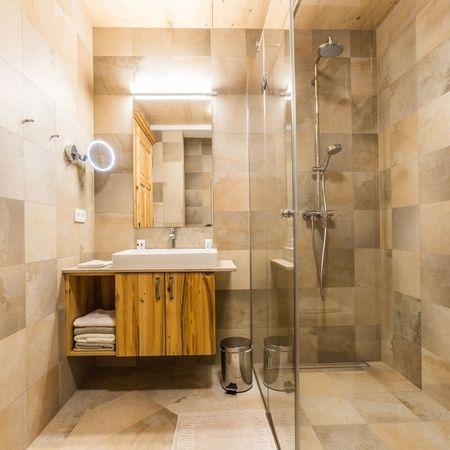 Modernes Duschbad im Doppelzimmer Bergwiese